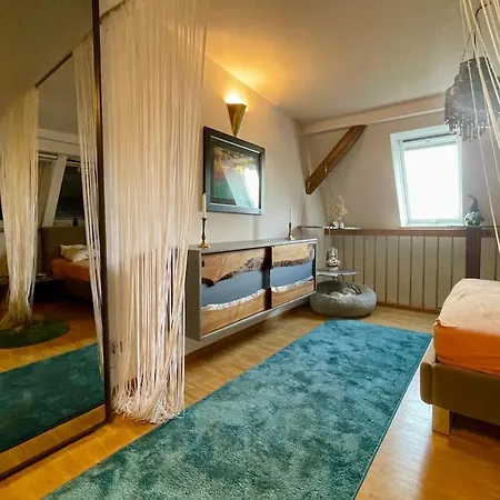 Luxus Penthouse 100qm Mit Sauna, Whirlpool, Terrasse, Garage, Ruhig Und Zentral Apartment *